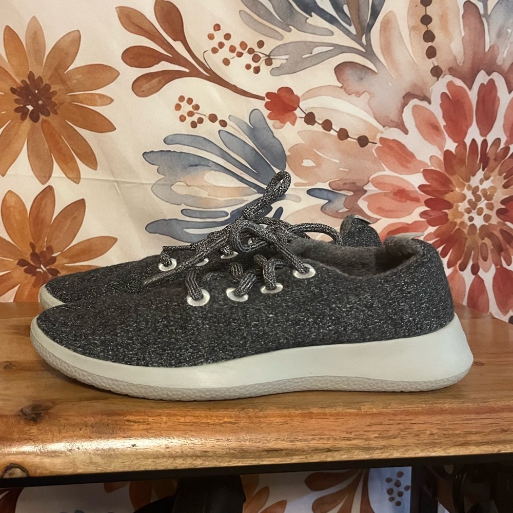 Allbirds Womens 7 Grey Wool Runner Casual Neutral Preppy Fall Winter Sneakers